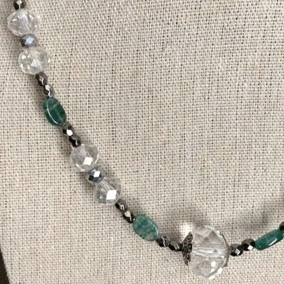 Clear, green & gray necklace (NEW) - Picture 4 of 4